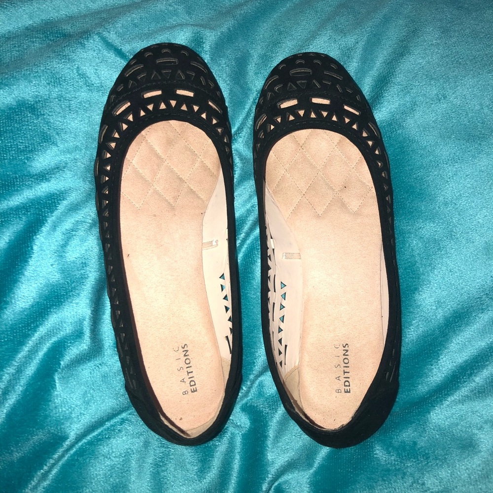 These adorable black flats from basic editions.